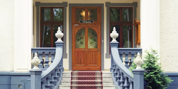 Klasyczne drzwi drewniane