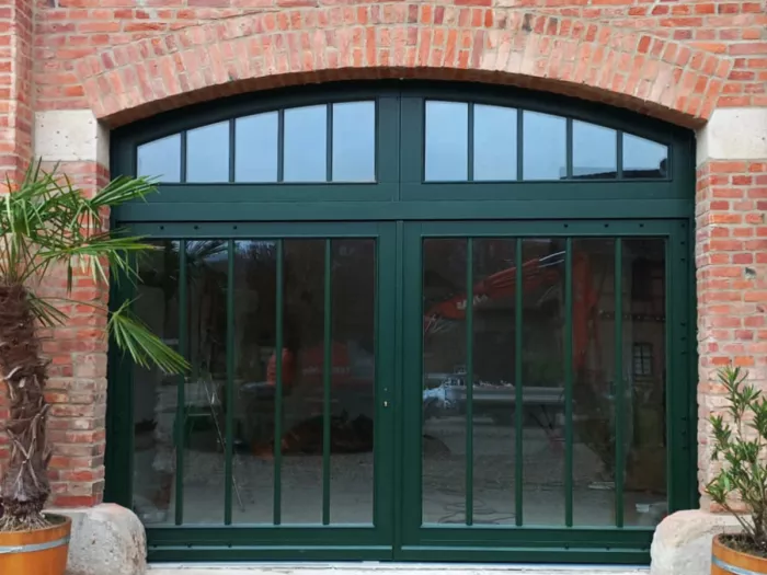 Zielona brama drewniana