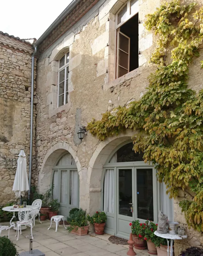 Okna i drzwi drewniane w stylu retro - Francja