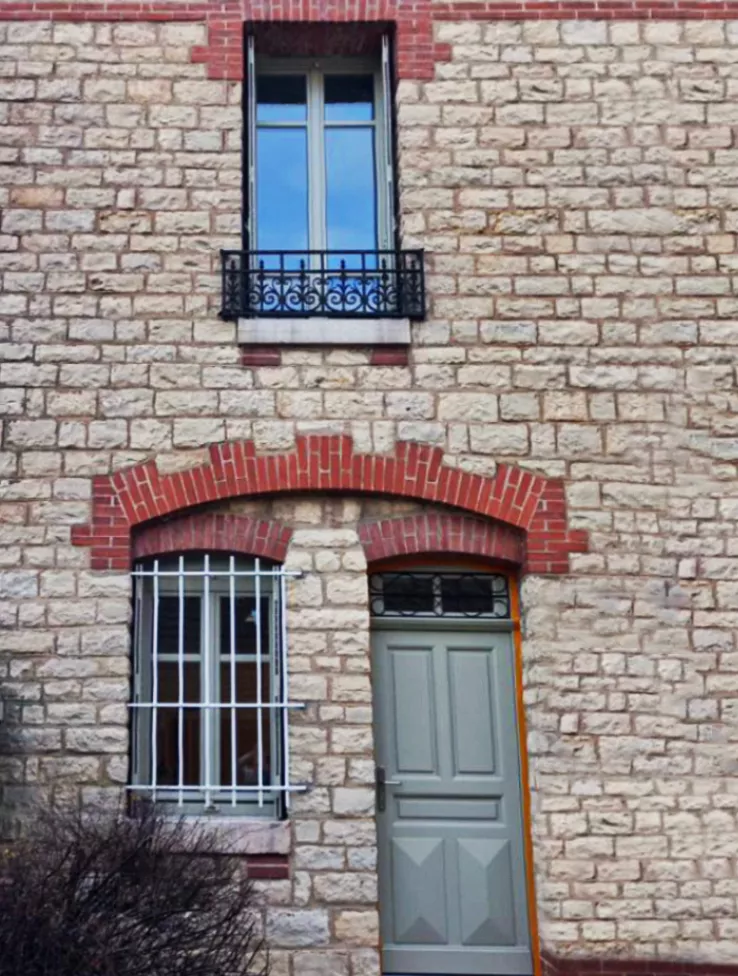 Okna i drzwi drewniane w stylu retro - Francja