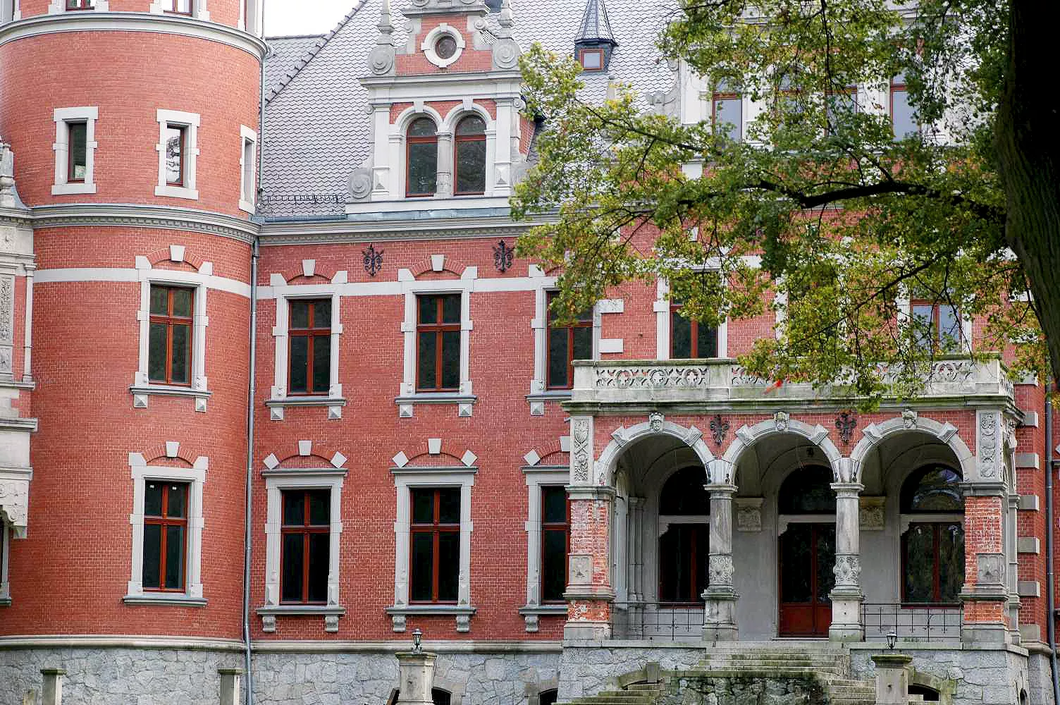 Stolarka drewniana - Zamek we Wrocławiu